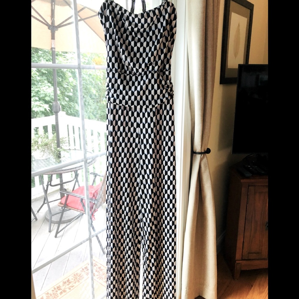 Mint condition White House Black Market Jumpsuit.